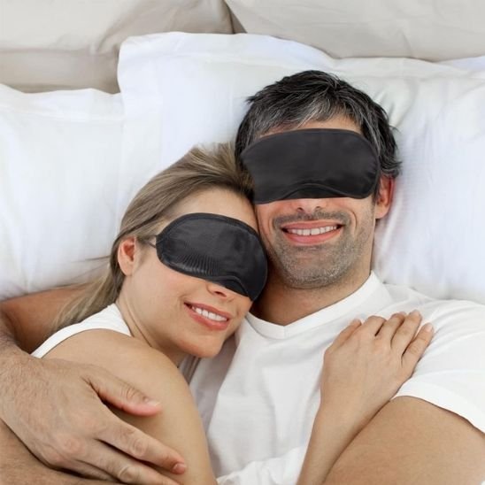 Masque de sommeil couple souriant