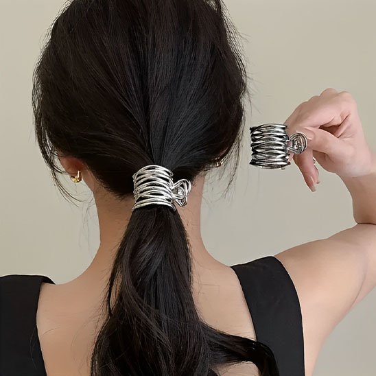 Pince a cheveux attachée