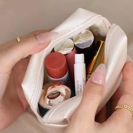 Trousse de maquillage ouverte 