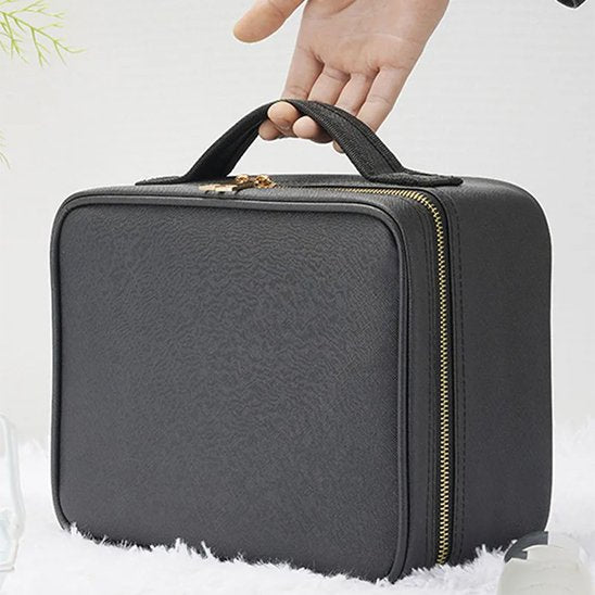 trousse maquillage noir main